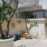 לינה וארוחת בוקר Borgo Sofia מסניה